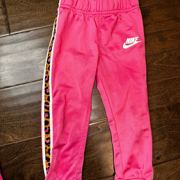 Toddler Girl Nike Jogging FZ Set Pink and Leopard Print Tracksuit Size 2T - Picture 7 of 16